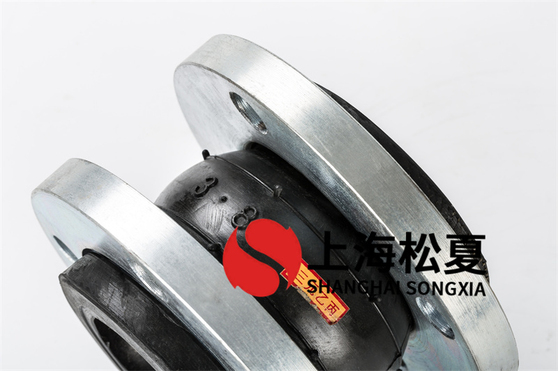 碳鋼法蘭優(yōu)質(zhì)供水設(shè)備橡膠接頭在管道中的作用有哪些？